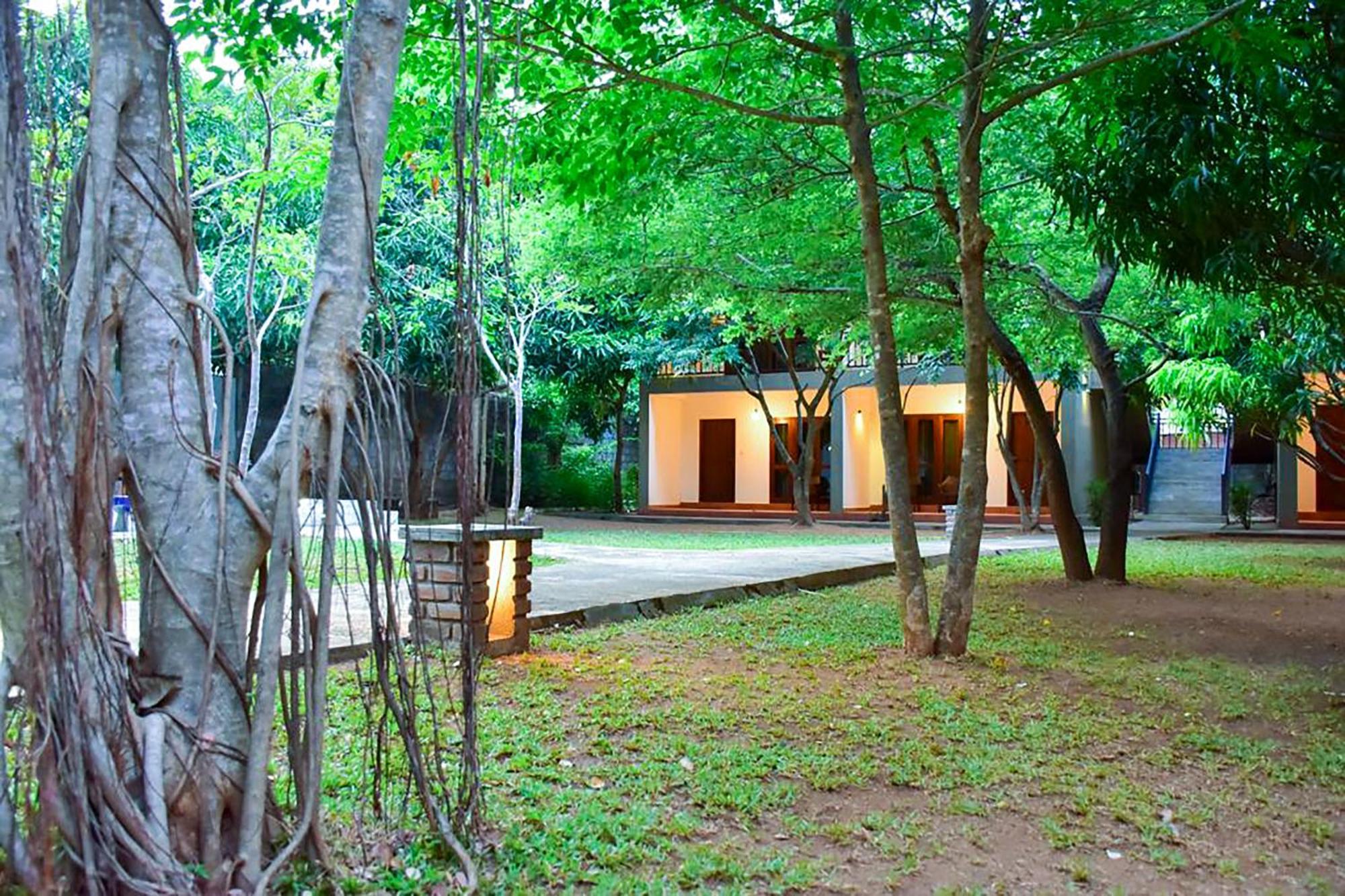 Tropicara Resort Sigiriya Buitenkant foto